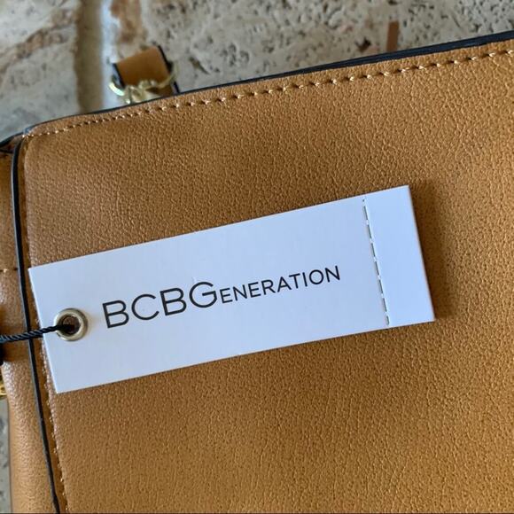 NEW BCBGeneration Dylan messenger bag mustard yellow medium tan fringe detail - Picture 3 of 12